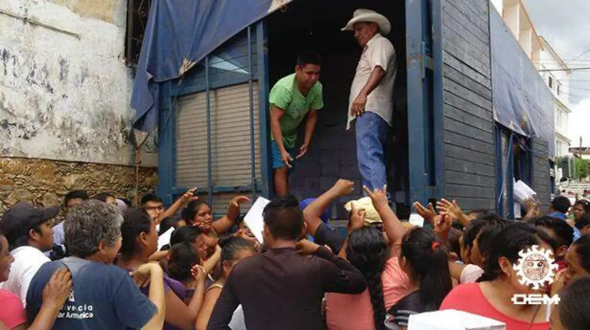 Costa chica - saqueo de camión de víveres en la costa chica